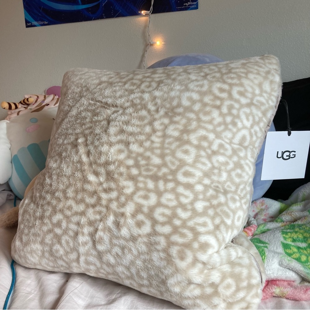 NWT Snow leopard UGG pillow